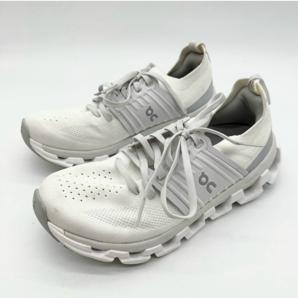 On Running White and Gray Athletic Shoes